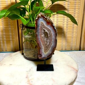 AGATE GEODE ON STAND